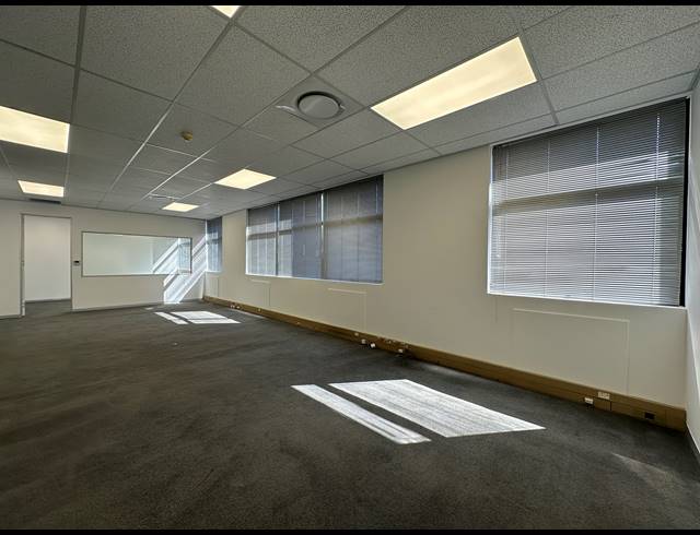 512M² OFFICE TO LET IN SANDHURST
